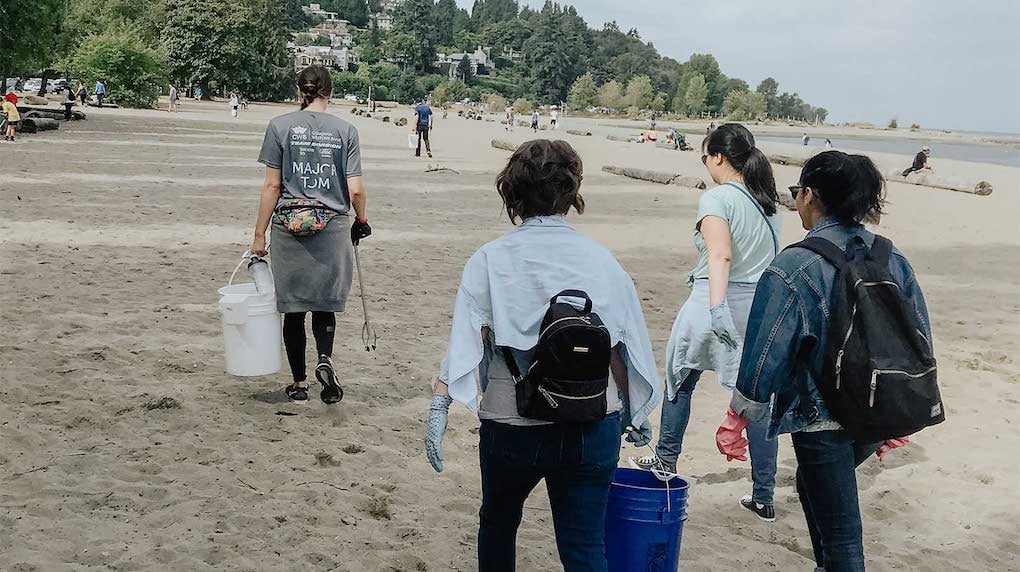 Major-Tom-team-beach-cleanup-1